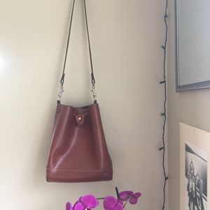 Vintage brown leather bucket shoulder bag